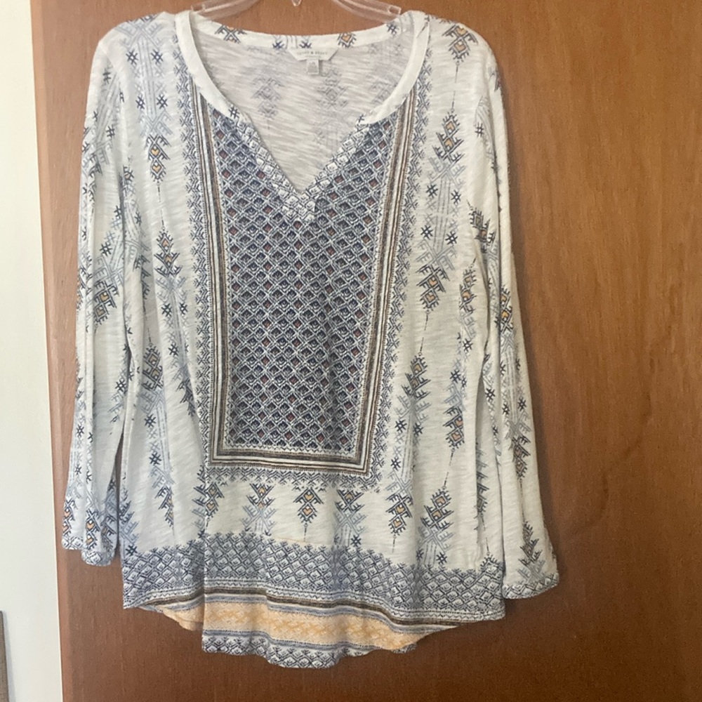 Cream and White Graphic Blouse with 3/4 Sleeves